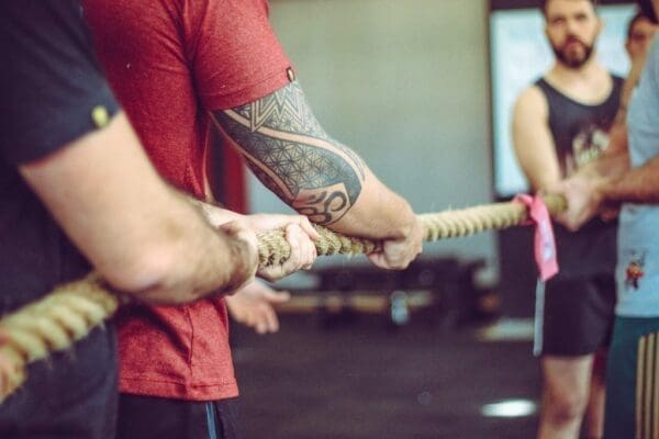 4 people with a rope doing a tug of war