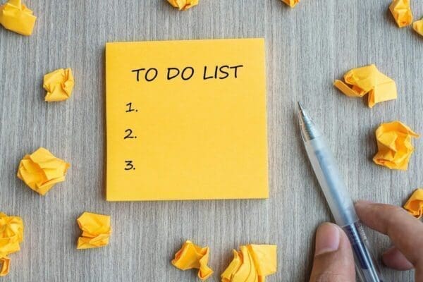 Numbered To-do list written on a yellow post-it note