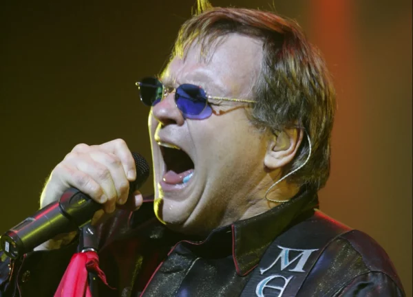 Meatloaf singer Close up of Meatloaf singing passionately into microphone wearing blue glasses