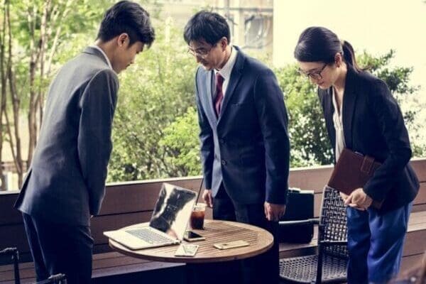 Japanese bowing to show body language Japanese businesspeople greeting with bowing gesture to display respectful body language