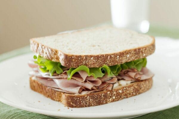 Sandwich on a plate for feedback sandwich